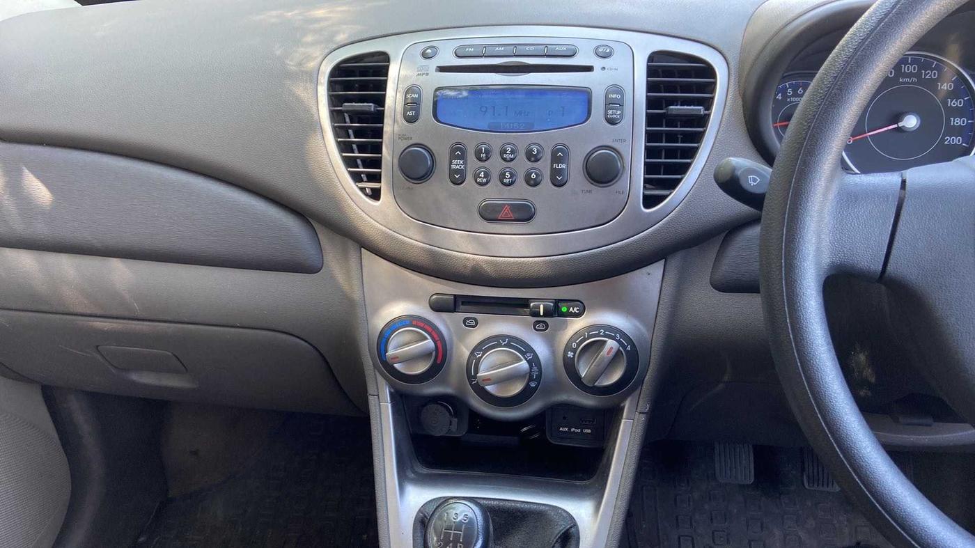 2015 Hyundai i10 SPORTZ 1.1, Petrol, Manual, 40,419 km, Air Conditioner