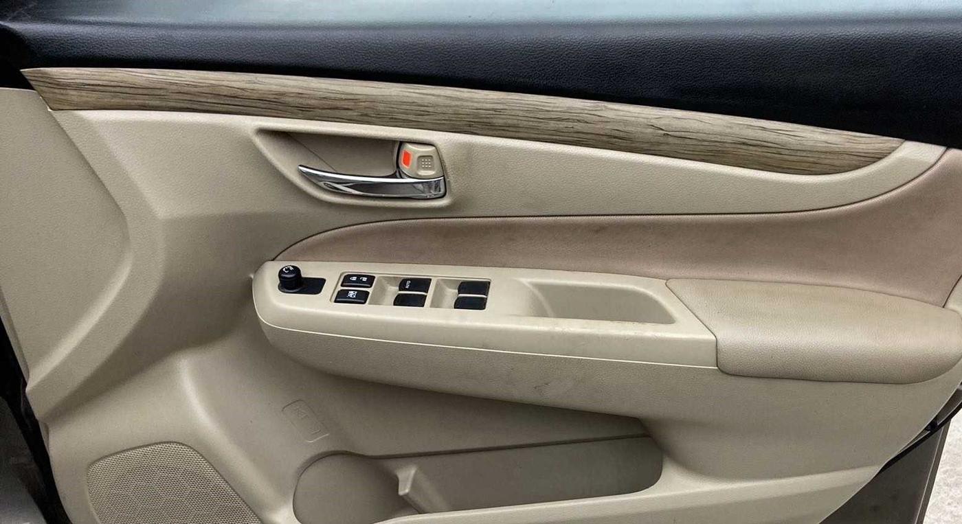 2019 Maruti Ciaz DELTA 1.5 SHVS MT PETROL, Petrol, Manual, 20,192 km, Driver Side Door Panels Control