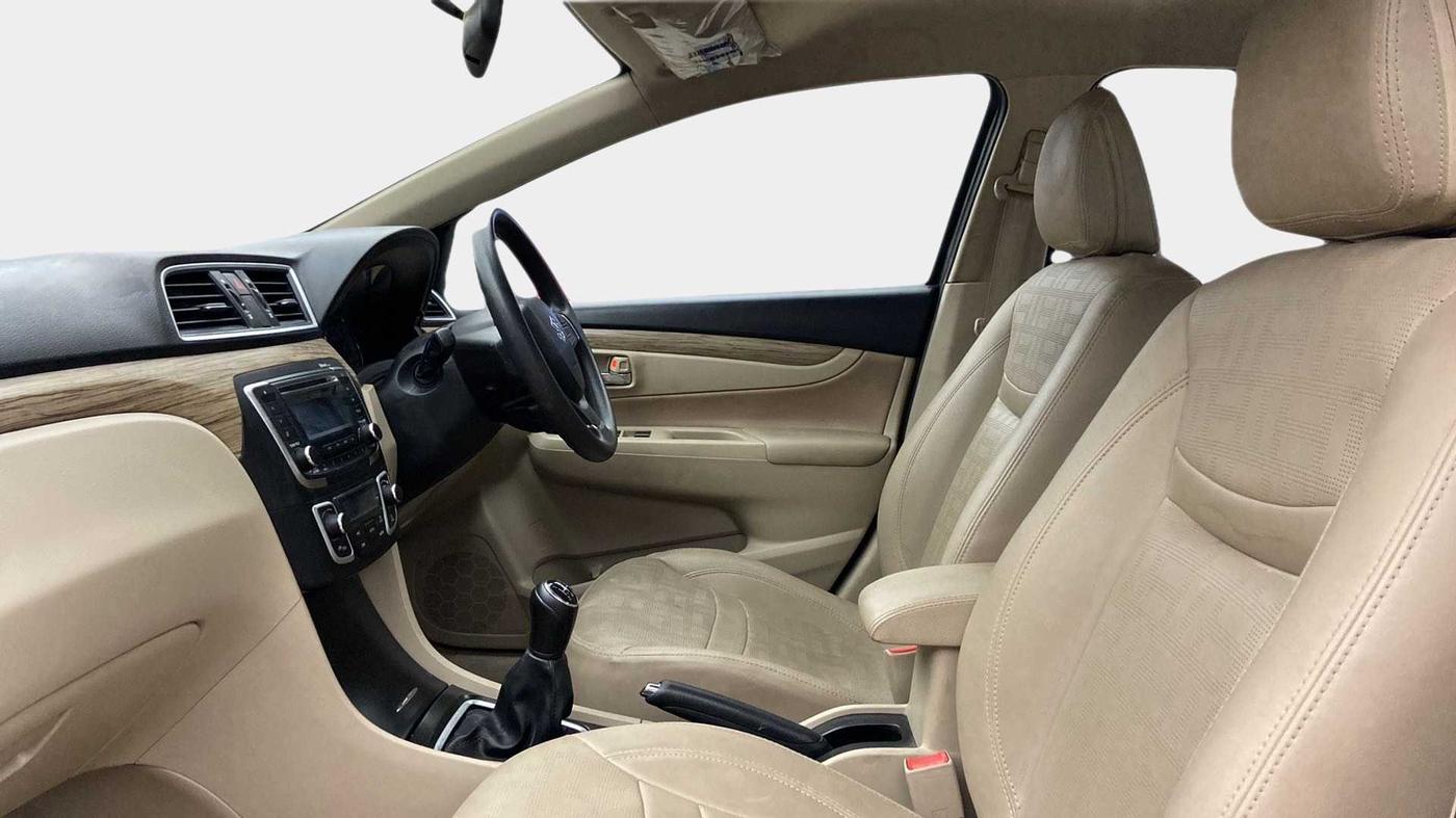 2019 Maruti Ciaz DELTA 1.5 SHVS MT PETROL, Petrol, Manual, 20,192 km, Right Side Front Door Cabin