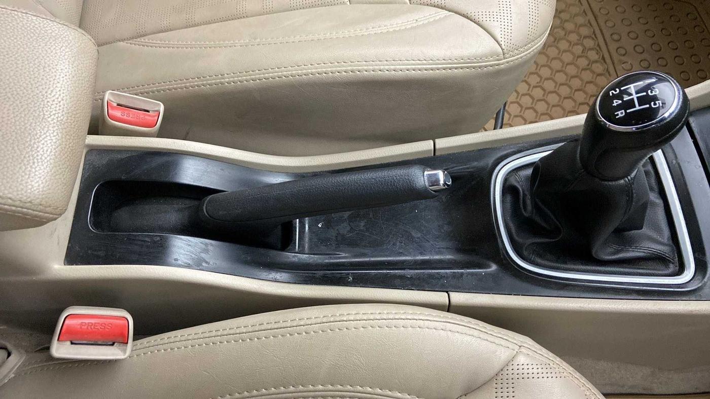 2019 Maruti Ciaz DELTA 1.5 SHVS MT PETROL, Petrol, Manual, 20,192 km, Gear Lever