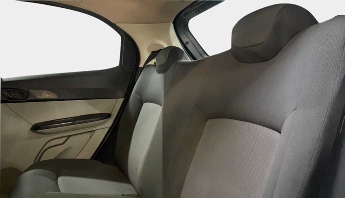 2018 Tata Tiago XM DIESEL, Diesel, Manual, 1,07,243 km, Right Side Rear Door Cabin
