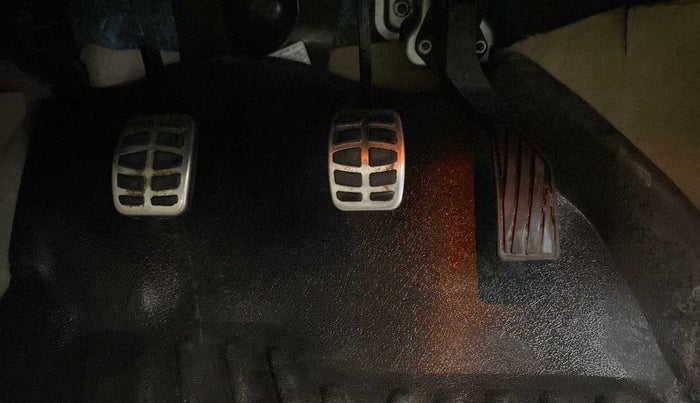 2017 Maruti Ciaz ZETA 1.4  MT PETROL, Petrol, Manual, 51,530 km, Pedals