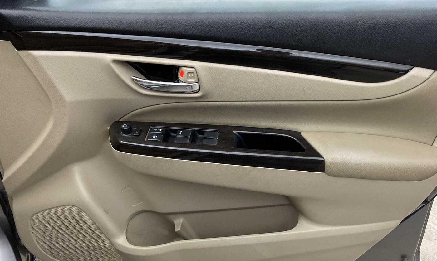 2017 Maruti Ciaz ZETA 1.4  MT PETROL, Petrol, Manual, 51,530 km, Driver Side Door Panels Control