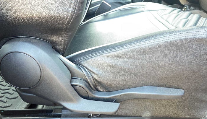 2022 Maruti Swift ZXI PLUS AMT DUAL TONE, Petrol, Automatic, 6,974 km, Driver Side Adjustment Panel