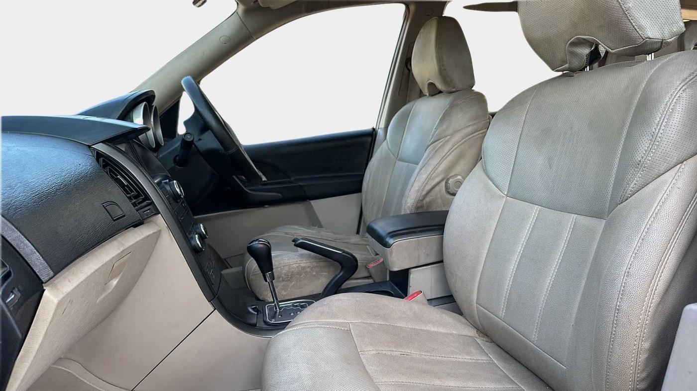 2016 Mahindra XUV500 W6 AT, Diesel, Automatic, 85,364 km, Right Side Front Door Cabin