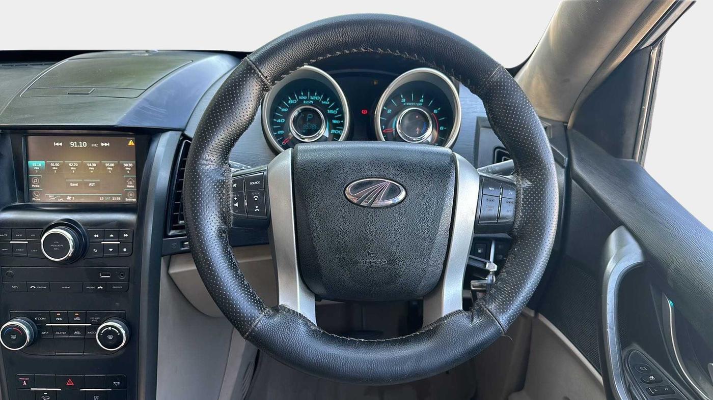 2016 Mahindra XUV500 W6 AT, Diesel, Automatic, 85,364 km, Steering Wheel Close Up