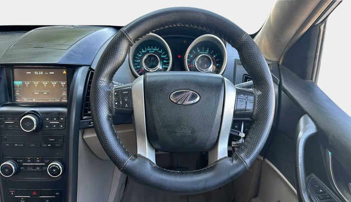 2016 Mahindra XUV500 W6 AT, Diesel, Automatic, 85,364 km, Steering Wheel Close Up