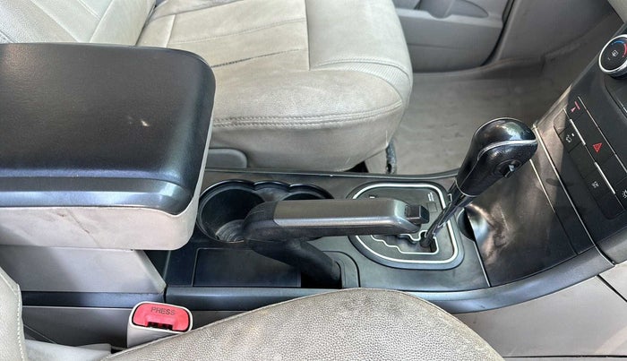 2016 Mahindra XUV500 W6 AT, Diesel, Automatic, 85,364 km, Gear Lever