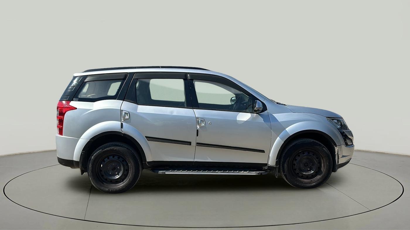 2016 Mahindra XUV500 W6 AT, Diesel, Automatic, 85,364 km, Right Side View