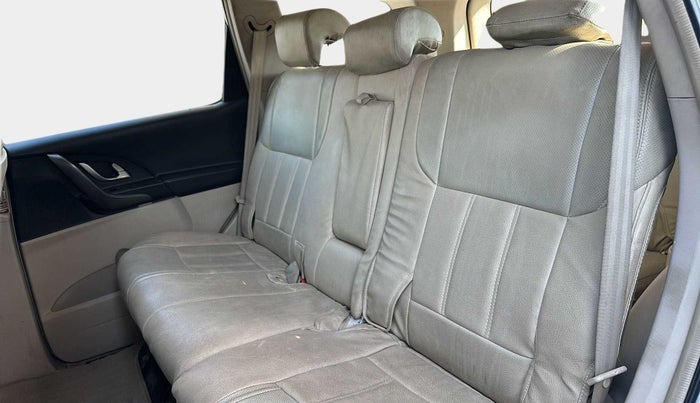 2016 Mahindra XUV500 W6 AT, Diesel, Automatic, 85,364 km, Right Side Rear Door Cabin