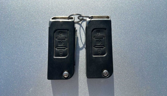 2016 Mahindra XUV500 W6 AT, Diesel, Automatic, 85,364 km, Key Close Up