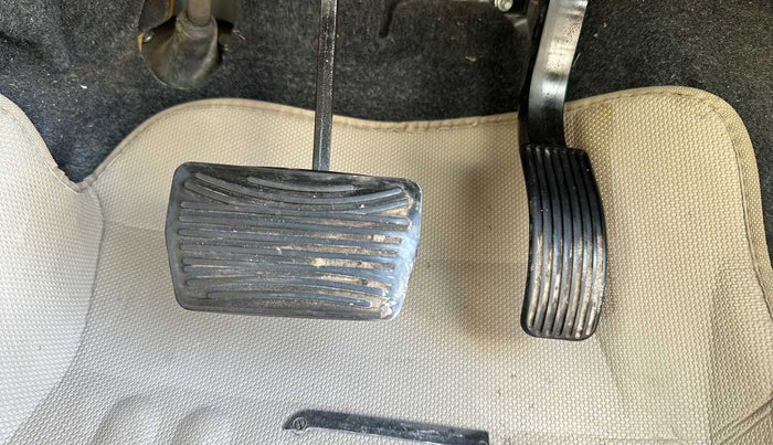 2016 Mahindra XUV500 W6 AT, Diesel, Automatic, 85,364 km, Pedals