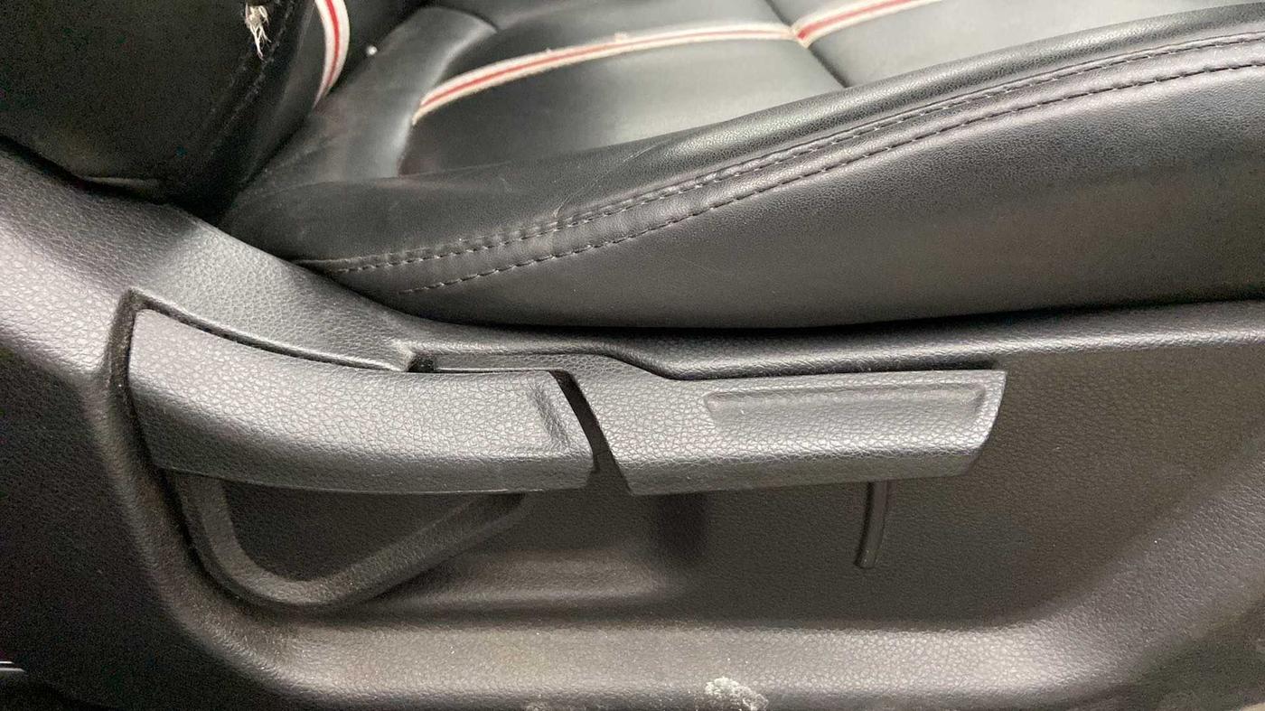 2020 KIA SONET HTK PLUS 1.5, Diesel, Manual, 35,537 km, Driver Side Adjustment Panel