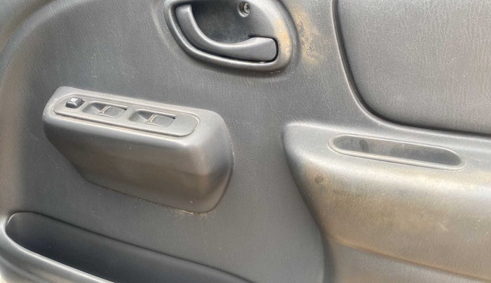 2011 Maruti Alto LXI, Petrol, Manual, 91,389 km, Driver Side Door Panels Control
