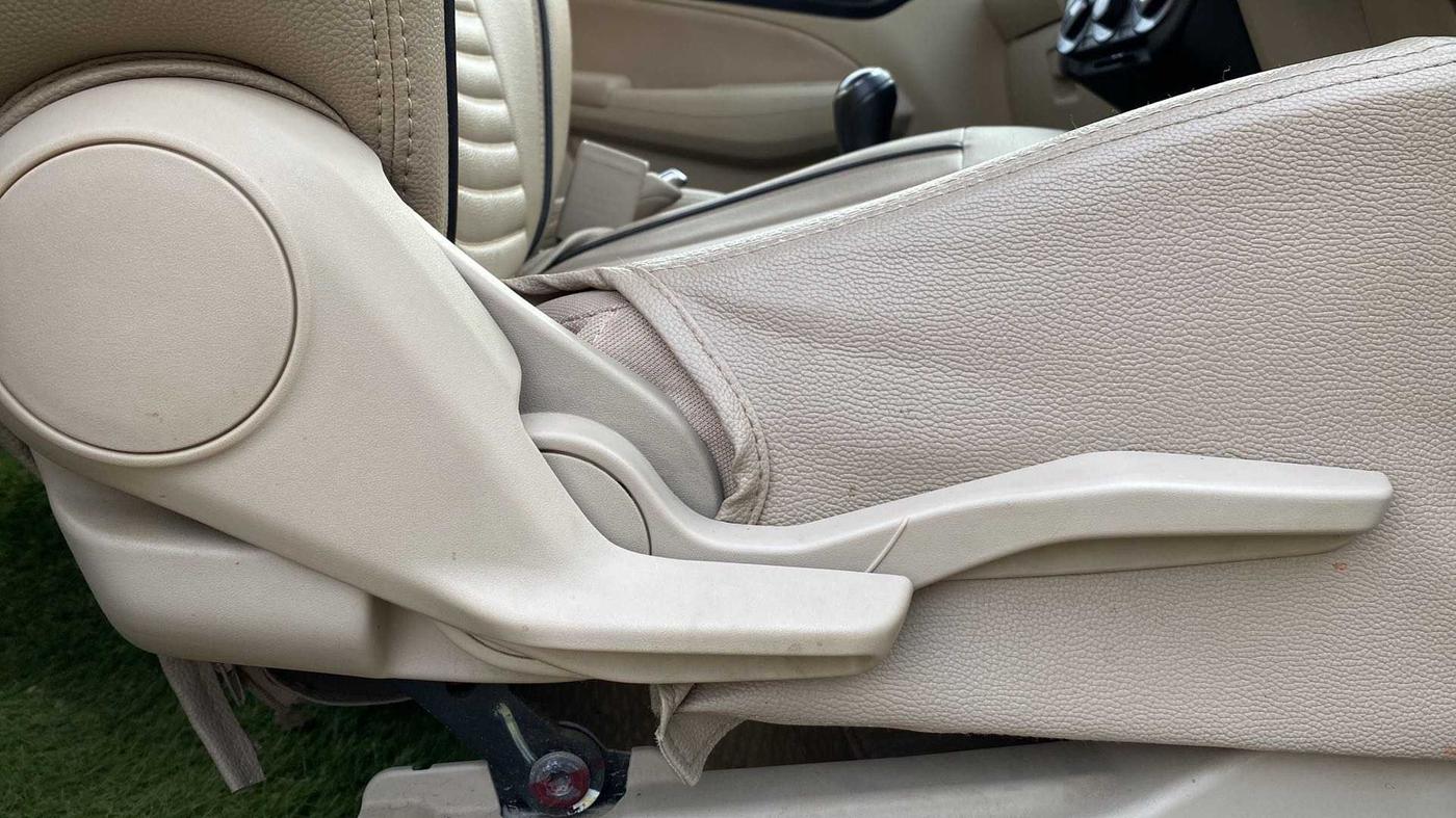 2020 Maruti Dzire VXI, Petrol, Manual, 72,101 km, Driver Side Adjustment Panel
