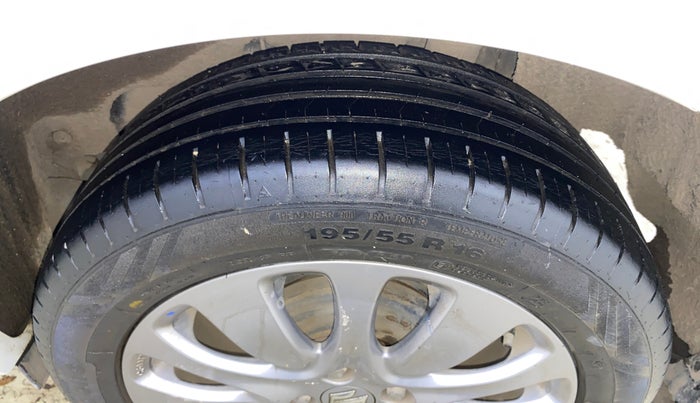 2018 Maruti Baleno ZETA PETROL 1.2, Petrol, Manual, 32,375 km, Left Rear Tyre Tread