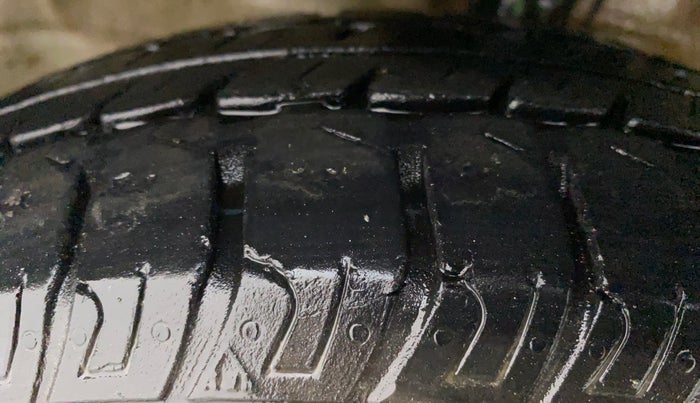 2010 Maruti Wagon R 1.0 LXI, Petrol, Manual, 36,113 km, Left Front Tyre Tread