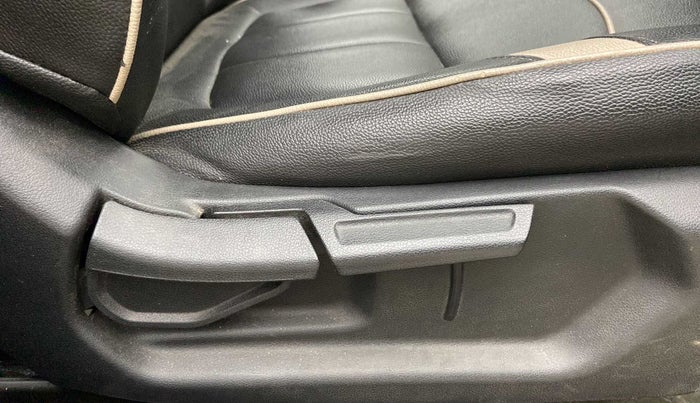 2019 Hyundai VENUE SX PLUS 1.0 TURBO DCT, Petrol, Automatic, 23,504 km, Driver Side Adjustment Panel