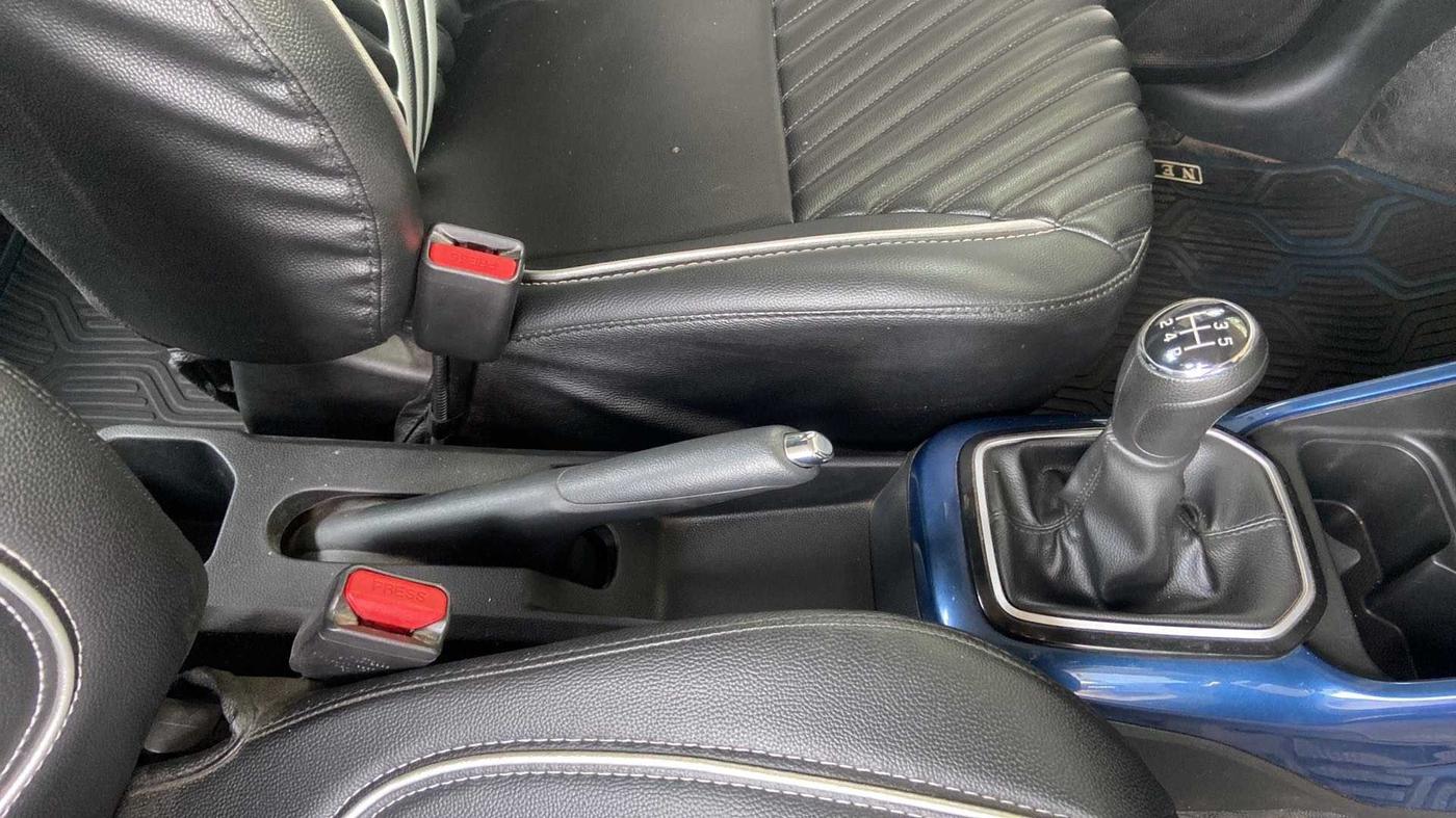2022 Maruti IGNIS DELTA 1.2, Petrol, Manual, 25,640 km, Gear Lever