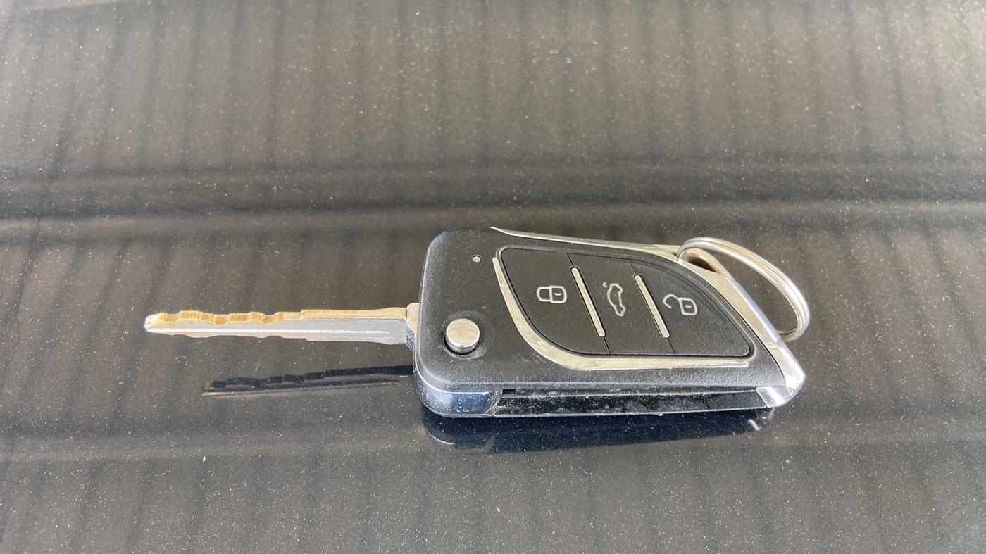 2017 Mahindra TUV300 T8, Diesel, Manual, 91,944 km, Key Close Up