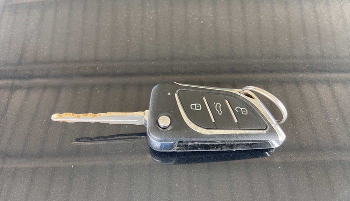 2017 Mahindra TUV300 T8, Diesel, Manual, 91,944 km, Key Close Up