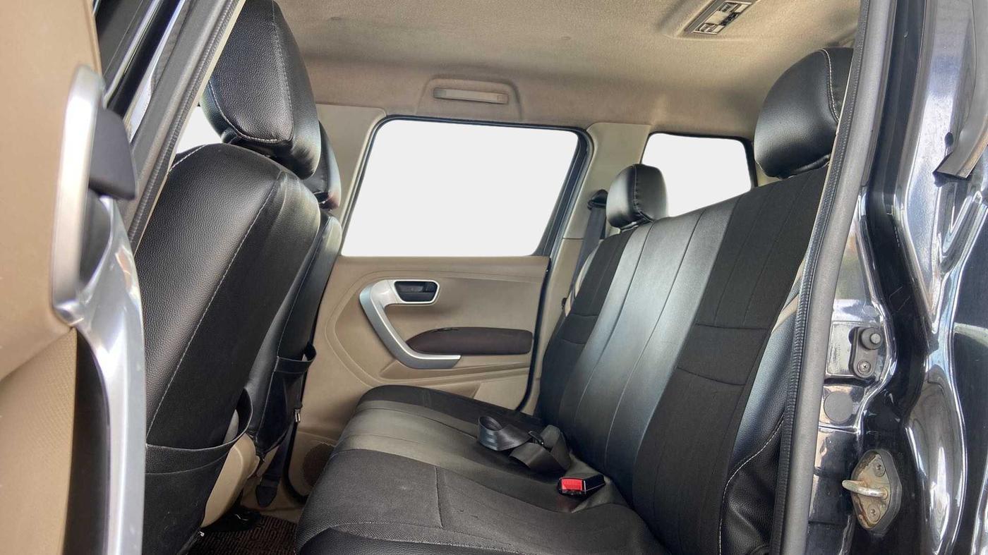 2017 Mahindra TUV300 T8, Diesel, Manual, 91,944 km, Right Side Rear Door Cabin