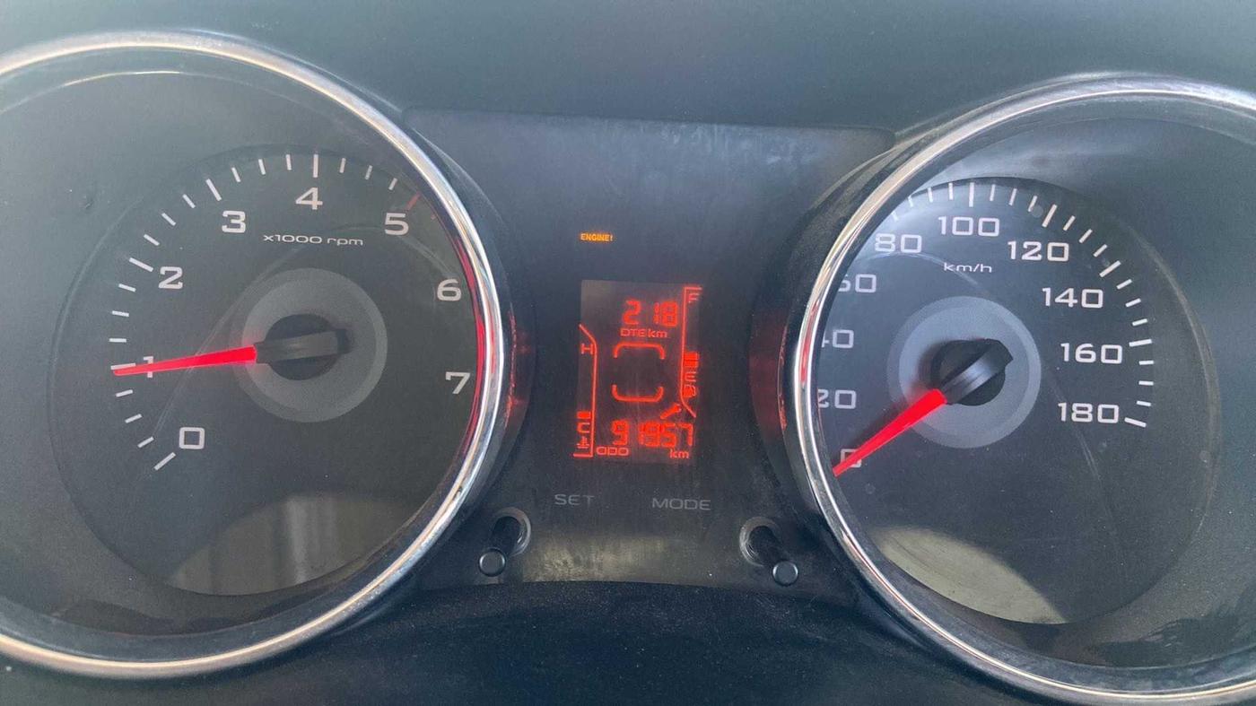 2017 Mahindra TUV300 T8, Diesel, Manual, 91,944 km, Odometer Image