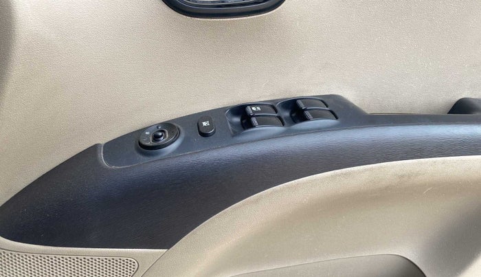 2011 Hyundai i10 MAGNA 1.2, Petrol, Manual, 65,852 km, Right front window switch / handle - Power window makes minor noise