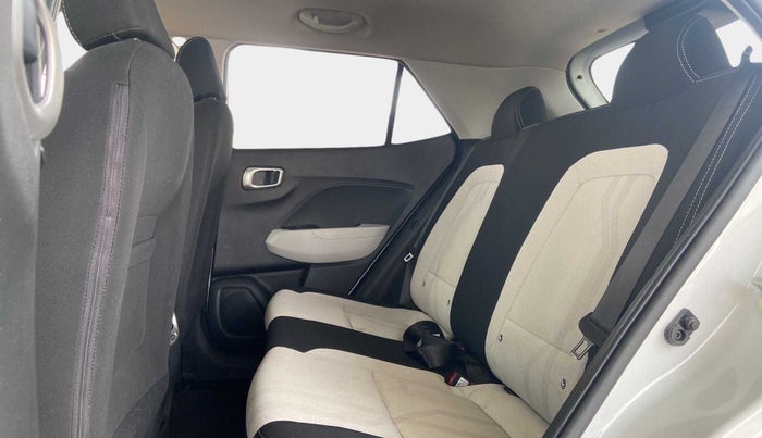 2022 Hyundai VENUE S (O) 1.0 TURBO IMT, Petrol, Manual, 17,337 km, Right Side Rear Door Cabin