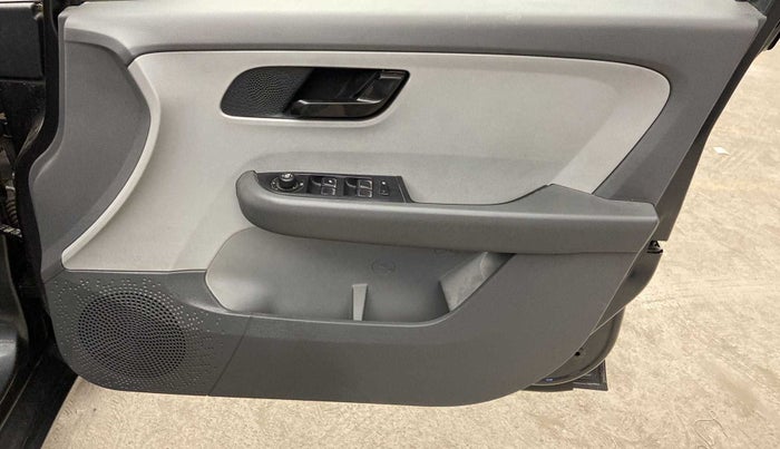 2020 Tata ALTROZ XT PETROL, Petrol, Manual, 21,656 km, Driver Side Door Panels Control