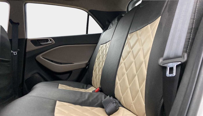 2017 Hyundai Elite i20 SPORTZ 1.2, Petrol, Manual, 24,686 km, Right Side Rear Door Cabin