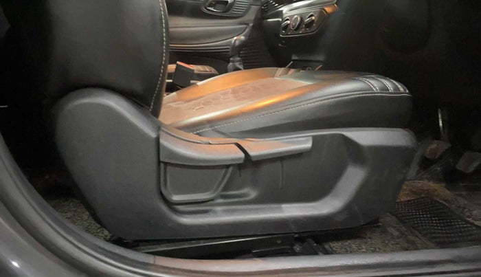 2021 Hyundai NEW I20 SPORTZ 1.2 MT, Petrol, Manual, 19,909 km, Driver Side Adjustment Panel