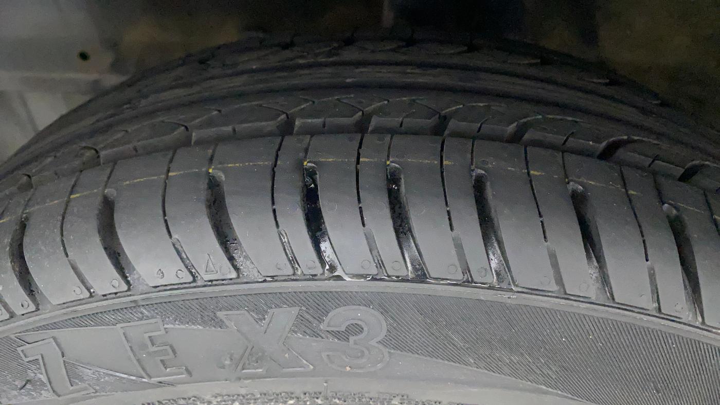 2015 Hyundai Grand i10 ASTA 1.2 KAPPA VTVT, Petrol, Manual, 30,203 km, Left Front Tyre Tread