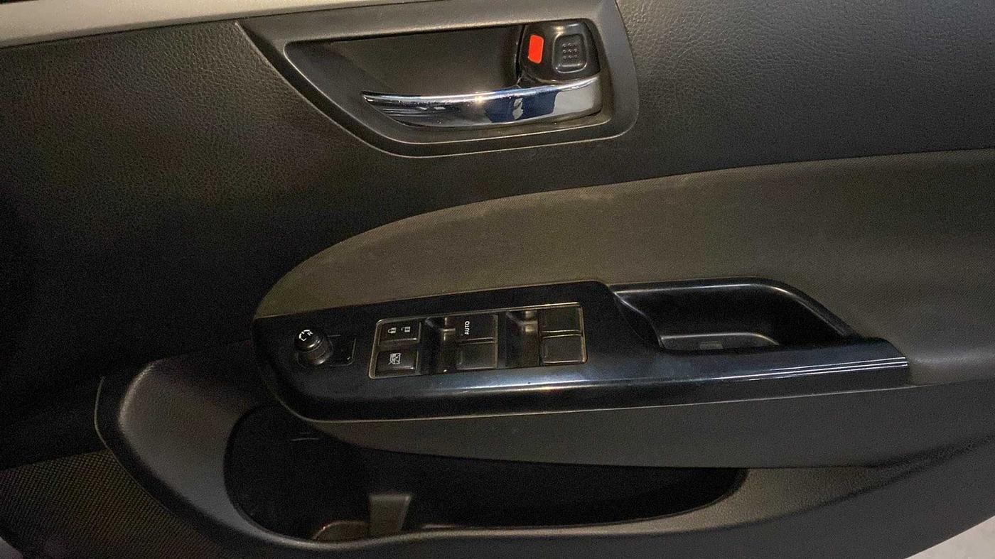 2017 Maruti Swift VXI, Petrol, Manual, 62,781 km, Driver Side Door Panels Control