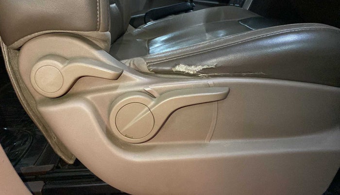 2014 Mahindra XUV500 W8, Diesel, Manual, 1,08,966 km, Driver Side Adjustment Panel