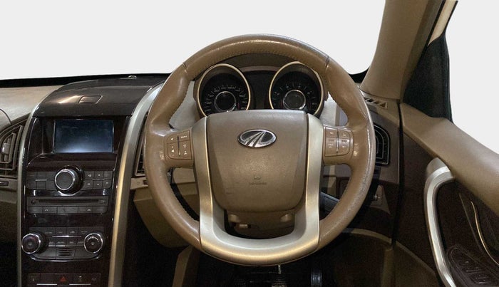 2014 Mahindra XUV500 W8, Diesel, Manual, 1,08,966 km, Steering Wheel Close Up