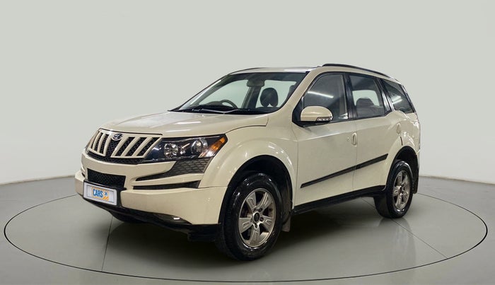 2014 Mahindra XUV500 W8, Diesel, Manual, 1,08,966 km, Left Front Diagonal