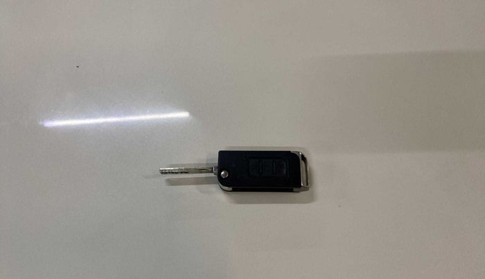 2014 Mahindra XUV500 W8, Diesel, Manual, 1,08,966 km, Key Close Up