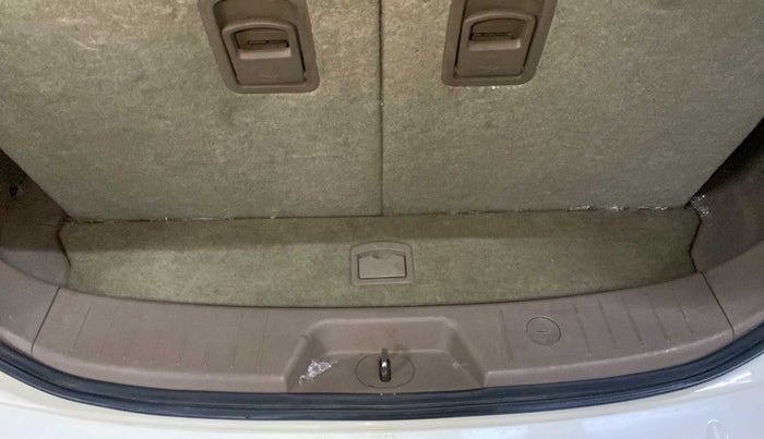 2014 Mahindra XUV500 W8, Diesel, Manual, 1,08,966 km, Boot Inside