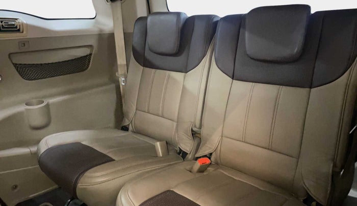 2014 Mahindra XUV500 W8, Diesel, Manual, 1,08,966 km, Third Seat Row ( optional )