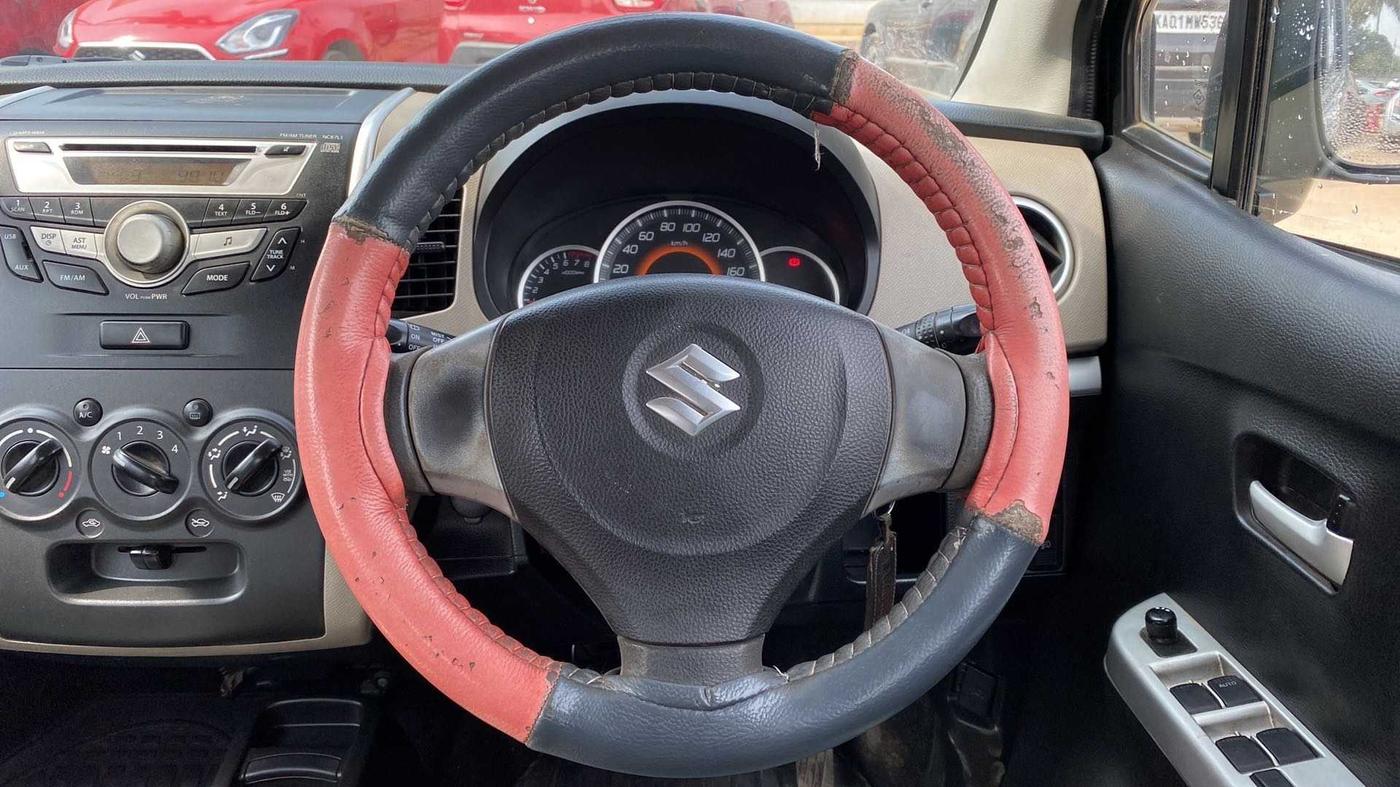 2013 Maruti Wagon R 1.0 VXI, Petrol, Manual, 1,09,983 km, Steering Wheel Close Up