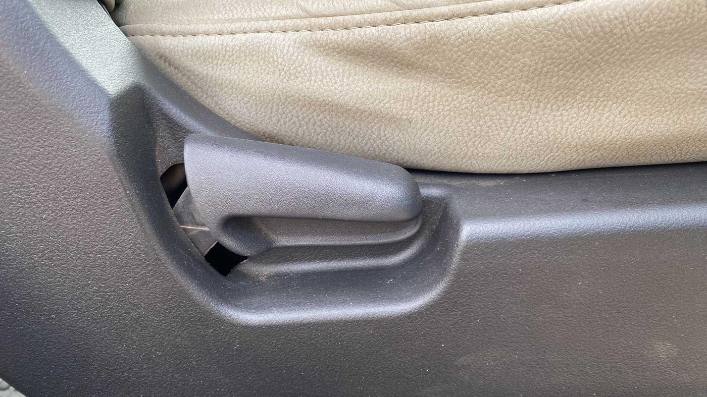 2013 Maruti Wagon R 1.0 VXI, Petrol, Manual, 1,09,983 km, Driver Side Adjustment Panel