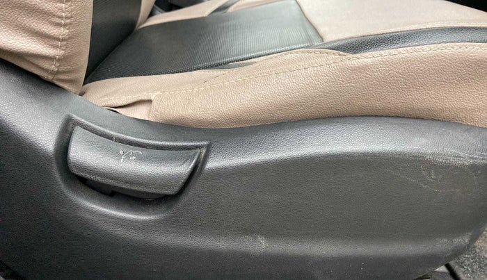2017 Hyundai Creta E PLUS 1.6 PETROL, Petrol, Manual, 46,356 km, Driver Side Adjustment Panel