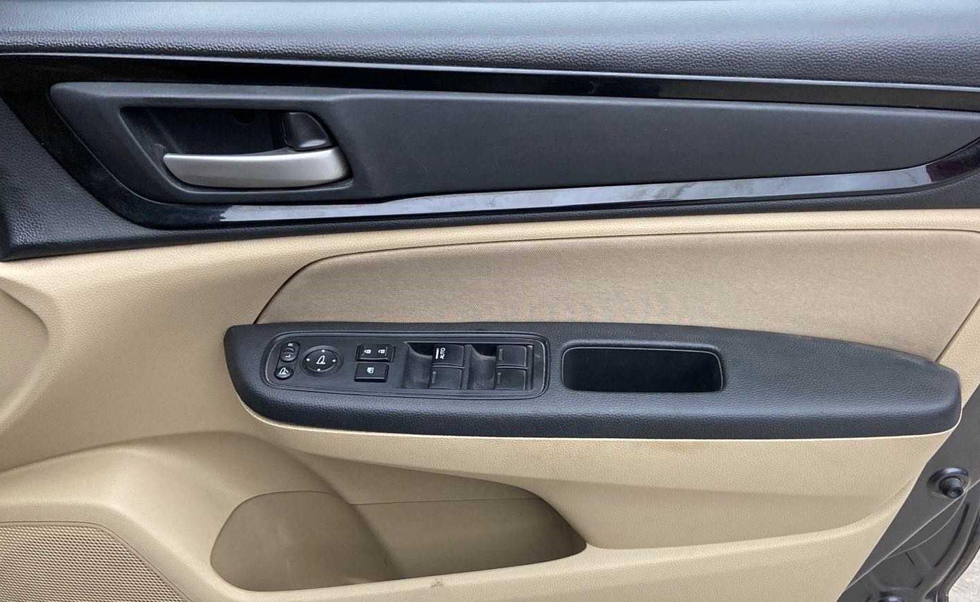 2019 Honda Amaze 1.2L I-VTEC S, Petrol, Manual, 39,569 km, Driver Side Door Panels Control