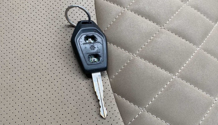 2018 Mahindra TUV300 T10, Diesel, Manual, 53,807 km, Key Close Up