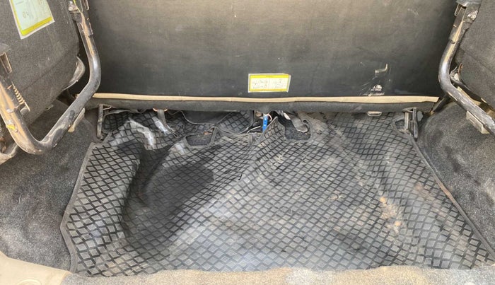 2018 Mahindra TUV300 T10, Diesel, Manual, 53,807 km, Boot Inside