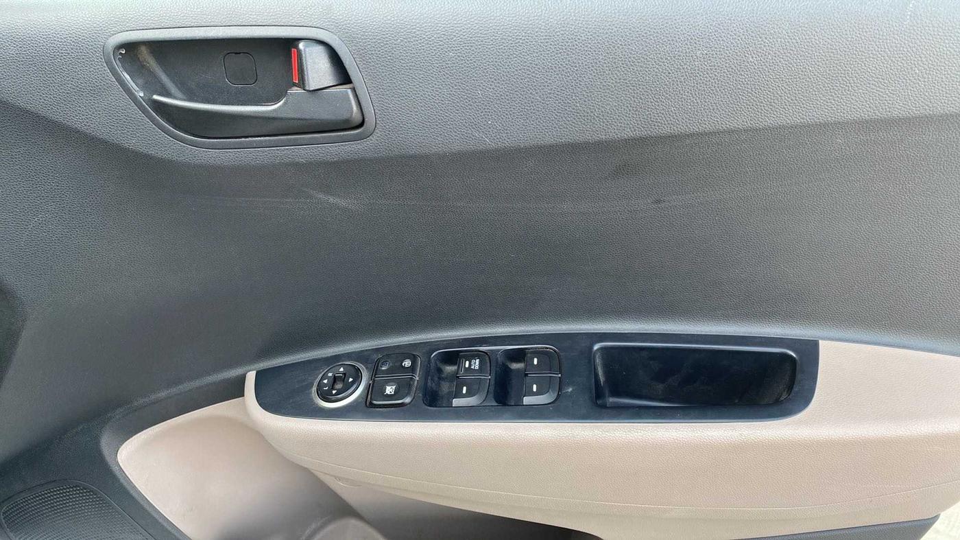 2018 Hyundai Xcent S 1.2, Petrol, Manual, 49,639 km, Driver Side Door Panels Control