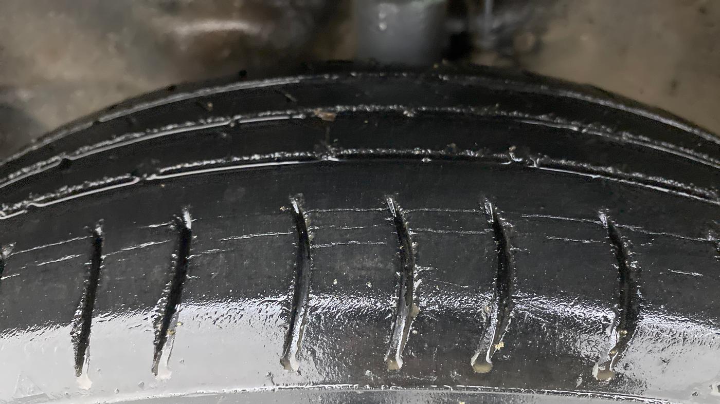 2015 Maruti Wagon R 1.0 LXI CNG, CNG, Manual, 71,412 km, Left Front Tyre Tread