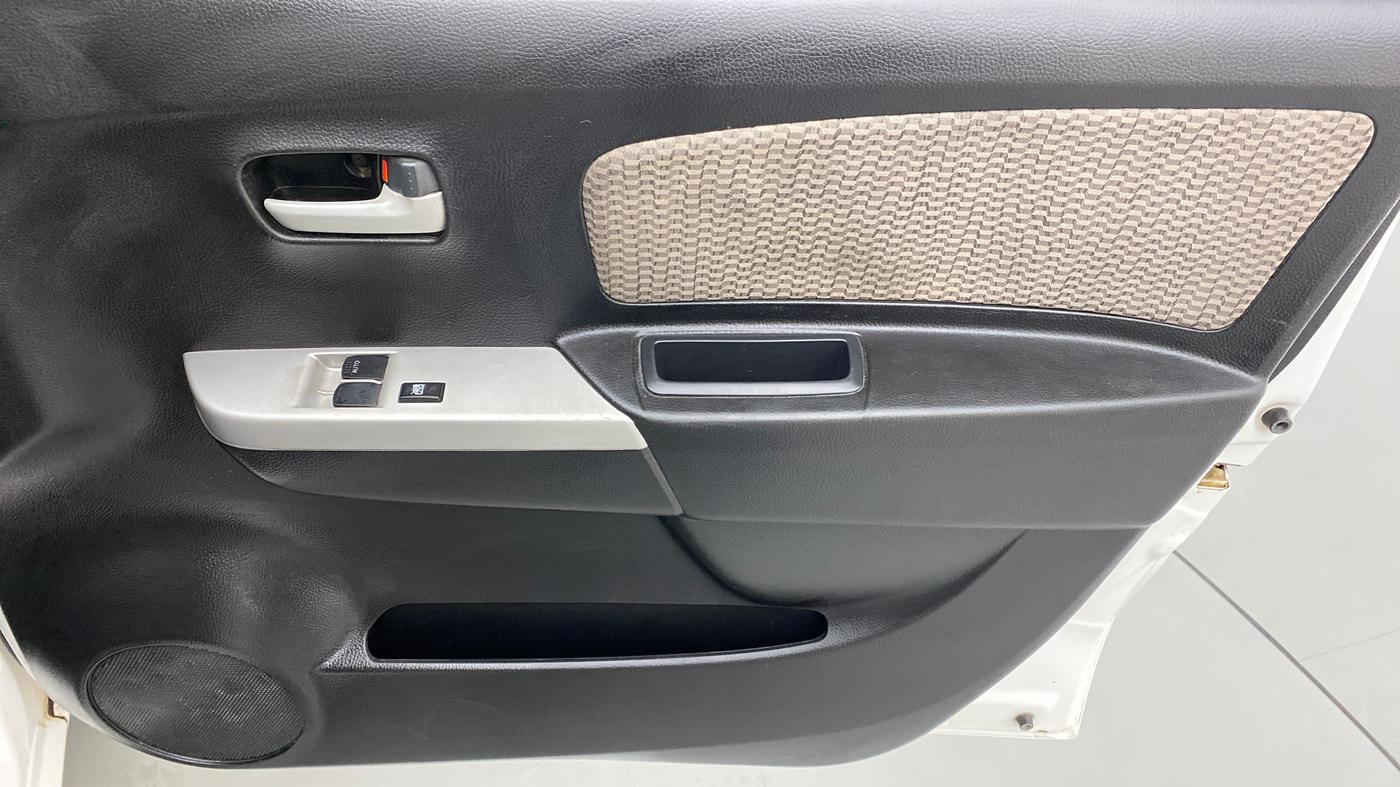 2015 Maruti Wagon R 1.0 LXI CNG, CNG, Manual, 71,412 km, Driver Side Door Panels Control