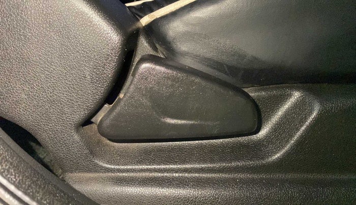 2021 Renault Kwid RXT 1.0 (O), Petrol, Manual, 30,453 km, Driver Side Adjustment Panel